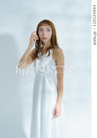 透明感のある女性ポートレート 透明感のある女性ポートレート 110124893