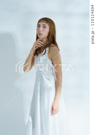 透明感のある女性ポートレート 透明感のある女性ポートレート 110124894