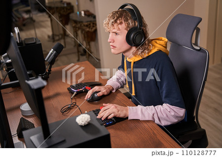 Young active guy in his room 110128777