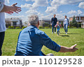 Back view of the senior man spread his arms while meeting his little granddaughter 110129528