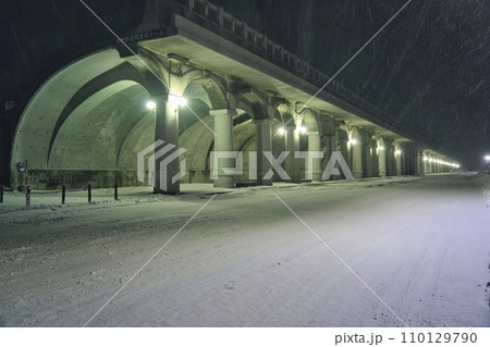 真冬の夜の稚内港北防波堤ドーム 真冬の夜の稚内港北防波堤ドーム 110129790