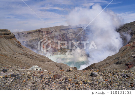 熊本　阿蘇中岳火口　火口湖 110131352
