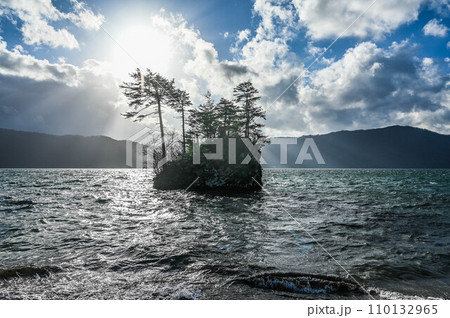 晩秋の十和田湖 晩秋の十和田湖 110132965
