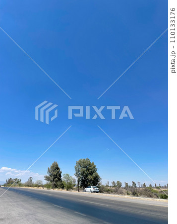 メキシコ・アグアスカリエンテス郊外を走る国道45号線 メキシコ・アグアスカリエンテス郊外を走る国道45号線 110133176