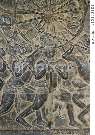 世界遺産アンコールワットのレリーフ 110133181