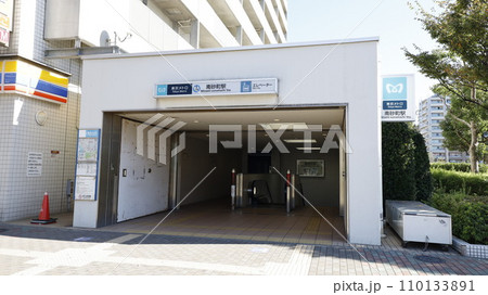 東京メトロ、東西線の南砂町駅2b番出入口、エスカレーターが設置されている 110133891