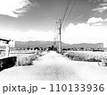 夏の田舎道 110133936