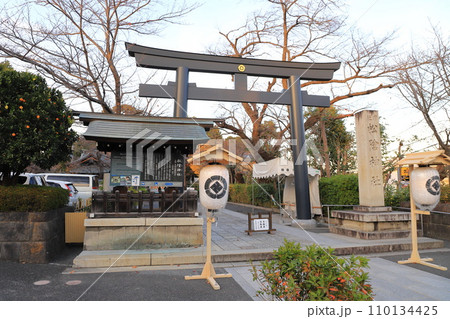 松陰神社　大鳥居と御社殿（奥）　東京都世田谷区 110134425