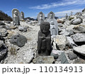 山梨県の秋の山の山頂にある大日岩　仏様 110134913