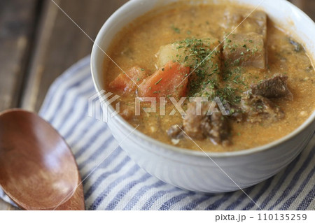 具材たっぷり牛すじ肉の豆乳トマトスープ 110135259