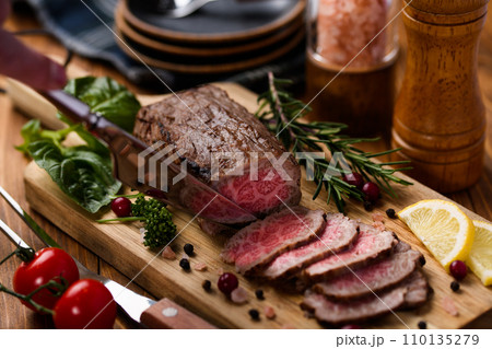 国産黒毛和牛 ローストビーフ 110135279