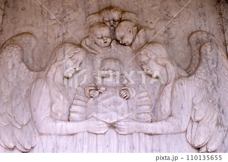 Mourning sculpture on a Mirogoj cemetery in Zagreb, Croatia 110135655
