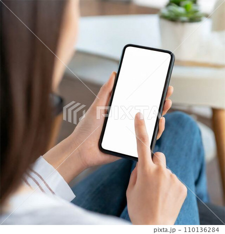 フレーム スマートフォン スマホ 手 女性 ライフスタイル モックアップ AI生成画像 フレーム スマートフォン スマホ 手 女性 ライフスタイル モックアップ AI生成画像 110136284