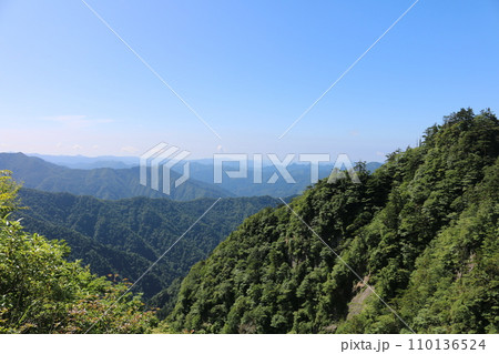 夏の石鎚山系 夏の石鎚山系 110136524