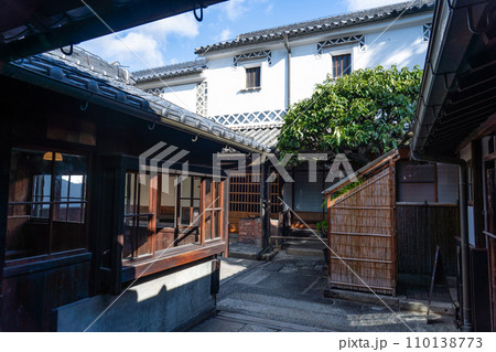 【重要伝統的建造物群保存地区】倉敷川畔　旧大原家住宅の土蔵群1　岡山県倉敷市 110138773