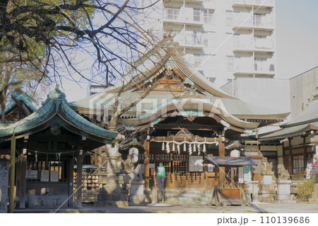 高牟神社（恋の三社巡り）　手水舎と拝殿1 110139686