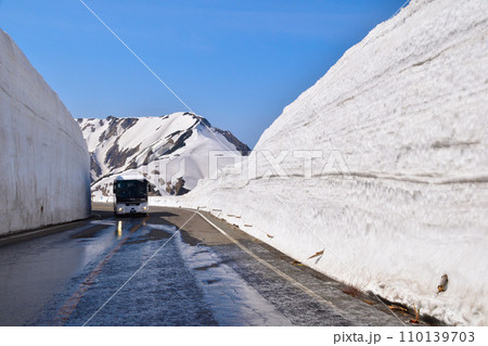 立山　雪の大谷 110139703