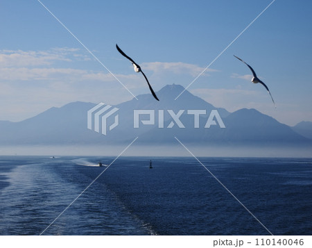 島原湾から見た雲仙普賢岳 110140046