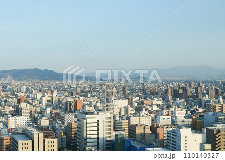 香川県庁展望台から見た高松市街地（瓦町方面） 110140327