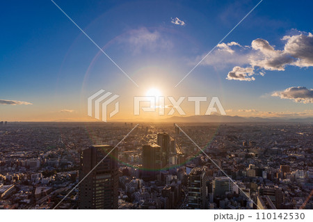 （東京都）渋谷から眺める西東京・富士山遠望　夕景 110142530