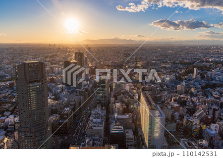 (東京都)渋谷から眺める西東京・富士山遠望 夕景 (東京都)渋谷から眺める西東京・富士山遠望 夕景 110142531
