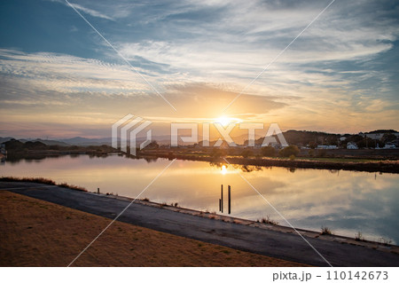 夕暮れの遠賀川 夕暮れの遠賀川 110142673