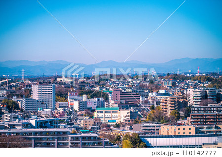 日本の横浜都市景観　あざみ野駅方面などを望む（ルームズ大正堂あざみ野店)＝令和5年12月29日 110142777