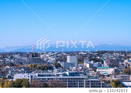 日本の横浜都市景観　あざみ野駅方面などを望む（ルームズ大正堂あざみ野店)＝令和5年12月29日 110142813