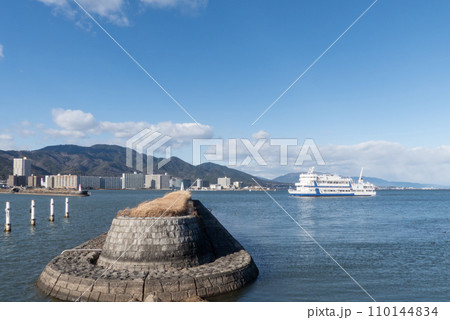 滋賀県の学習船「うみのこ」が琵琶湖浜大津港に入船　滋賀県大津市 110144834