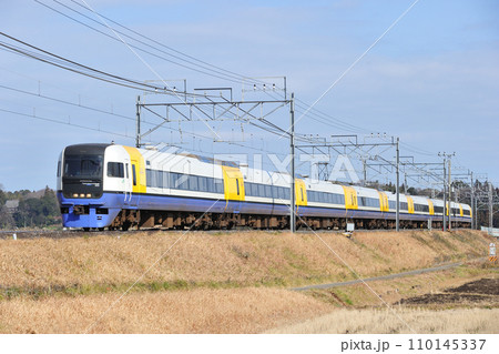 総武本線　佐倉ー物井　JR東日本　255系　Be-01編成（幕張）　さざなみ　わかしお　しおさい 110145337