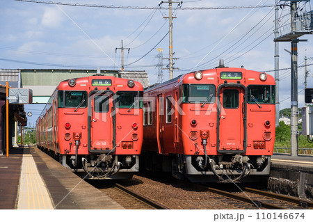 山陰本線　御来屋駅　キハ40　キハ47　タラコ色　首都圏色 110146674