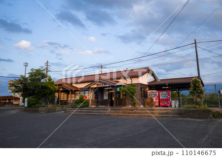 山陰本線　御来屋駅　駅舎 110146675