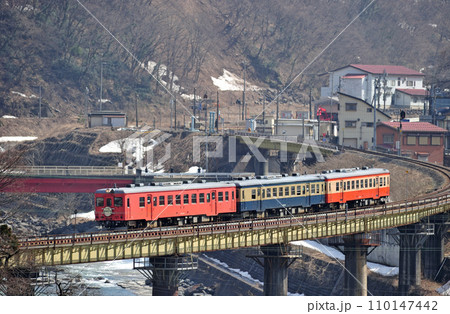 大糸線　小滝ー根知　JR西日本　キハ52-156+キハ52-125+キハ52-115（糸魚川） 110147442