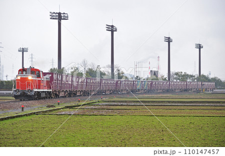 城端線　二塚ー高岡　JR西日本　DE10-1035（富山） 110147457