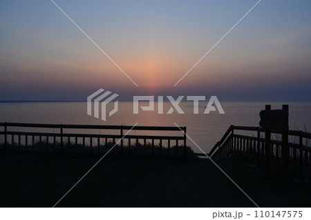 霧多布岬　展望台からの日の出　北海道　道東　浜中町 110147575