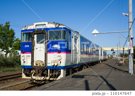 日高本線 鵡川駅　キハ40が停車する 110147647