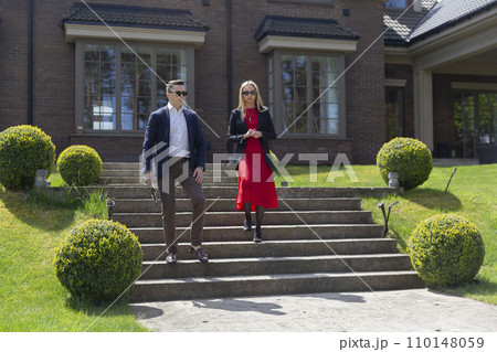 Professional real estate agents examine big cottage 110148059