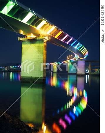 牛深ハイヤ大橋　星とレインボー照明 110148596