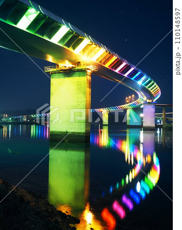 牛深ハイヤ大橋　星とレインボー照明 110148597