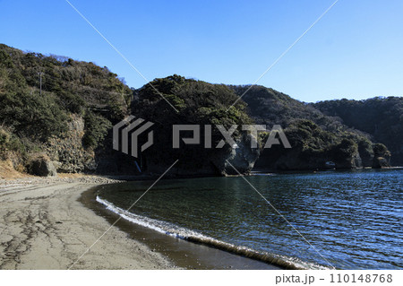 子浦海岸(伊豆半島の静岡県賀茂郡南伊豆町)の冬 子浦海岸(伊豆半島の静岡県賀茂郡南伊豆町)の冬 110148768