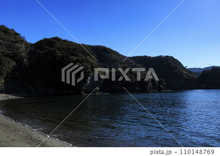 子浦海岸(伊豆半島の静岡県賀茂郡南伊豆町)の冬 子浦海岸(伊豆半島の静岡県賀茂郡南伊豆町)の冬 110148769