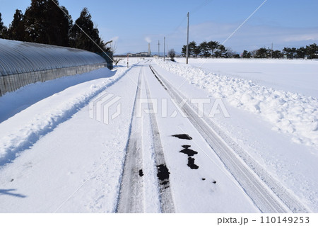豪雪地方の道路 山形県 110149253
