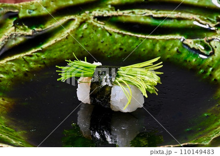 高級感のあるお寿司、寿司、すし、鮨、寿し、ネタ、一貫、和食。 110149483