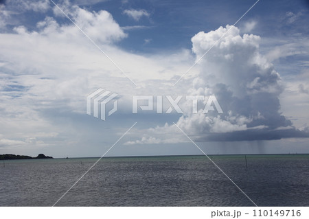 仲泊海岸の風景_沖縄恩納村 仲泊海岸の風景_沖縄恩納村 110149716
