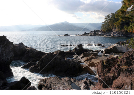 絶景、真鶴半島の地磯に降りてメジナ釣り 110150825