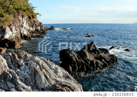絶景、真鶴半島の荒磯に降りてメジナ釣り 絶景、真鶴半島の荒磯に降りてメジナ釣り 110150833