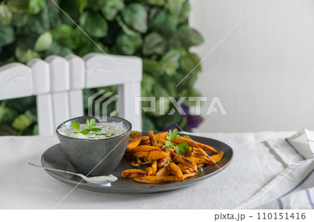 Crispy sweet potato fries 110151416