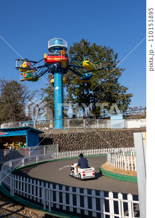 前橋市中央児童遊園るなぱあく　飛行塔と豆自動車 110151895