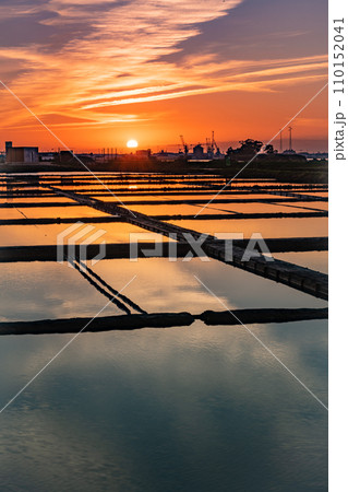 Salt flats of Aveiro at sunset 110152041