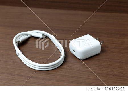 充電、充電器、ケーブル,USBケーブル,USB、コンセント,デジタル,パソコン,電気、接続、コード 110152202